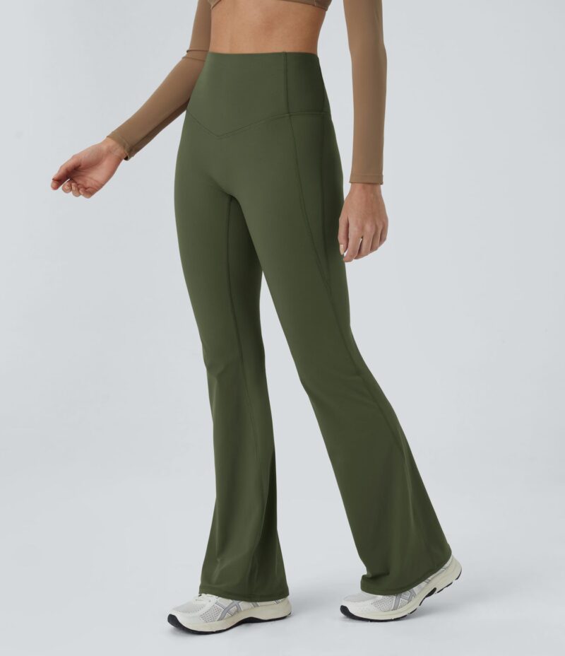 Leggings yoga SoCinched UltraSculpt acampanado tiro alto control abdomen - Image 4
