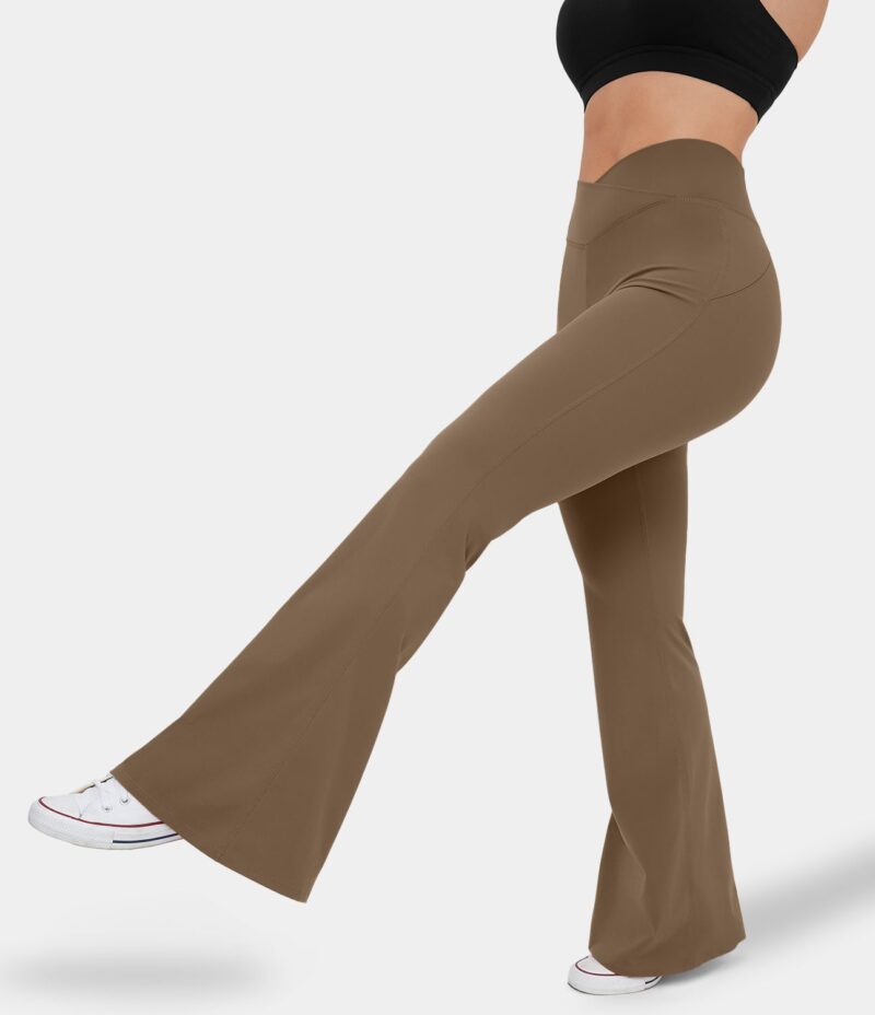 Leggings súper acampanados realza glúteos con fruncido y cintura cruzada con bolsillos - Image 5