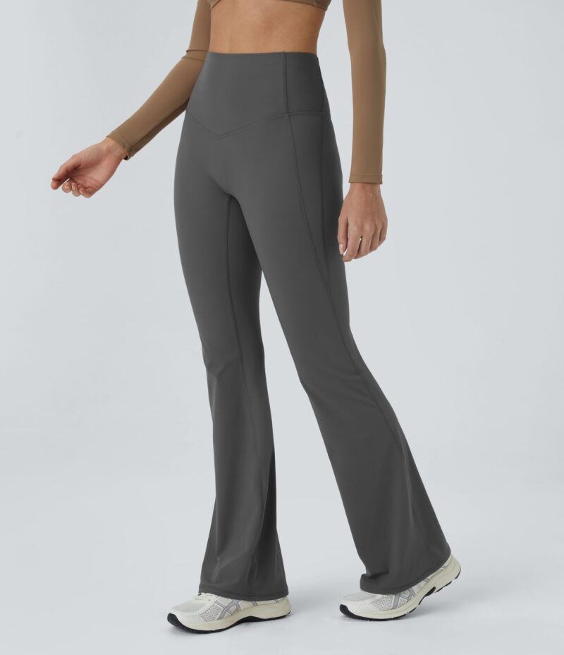 Leggings yoga SoCinched UltraSculpt acampanado tiro alto control abdomen - Image 5